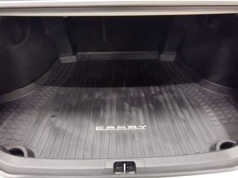 Used 2018 Toyota Camry L image 17