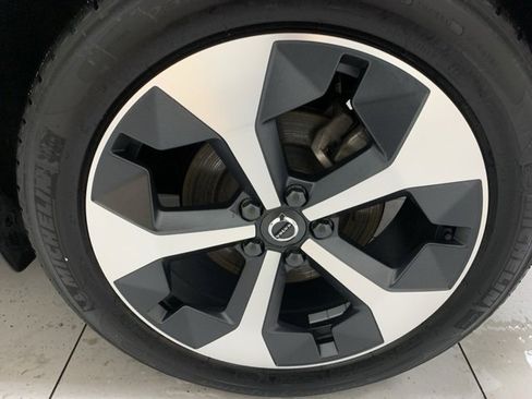 Certified 2024 Volvo XC40 B5 Core image 8