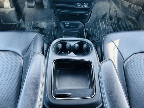 Used 2023 Chrysler Pacifica Touring-L w/ S Appearance Package image 23