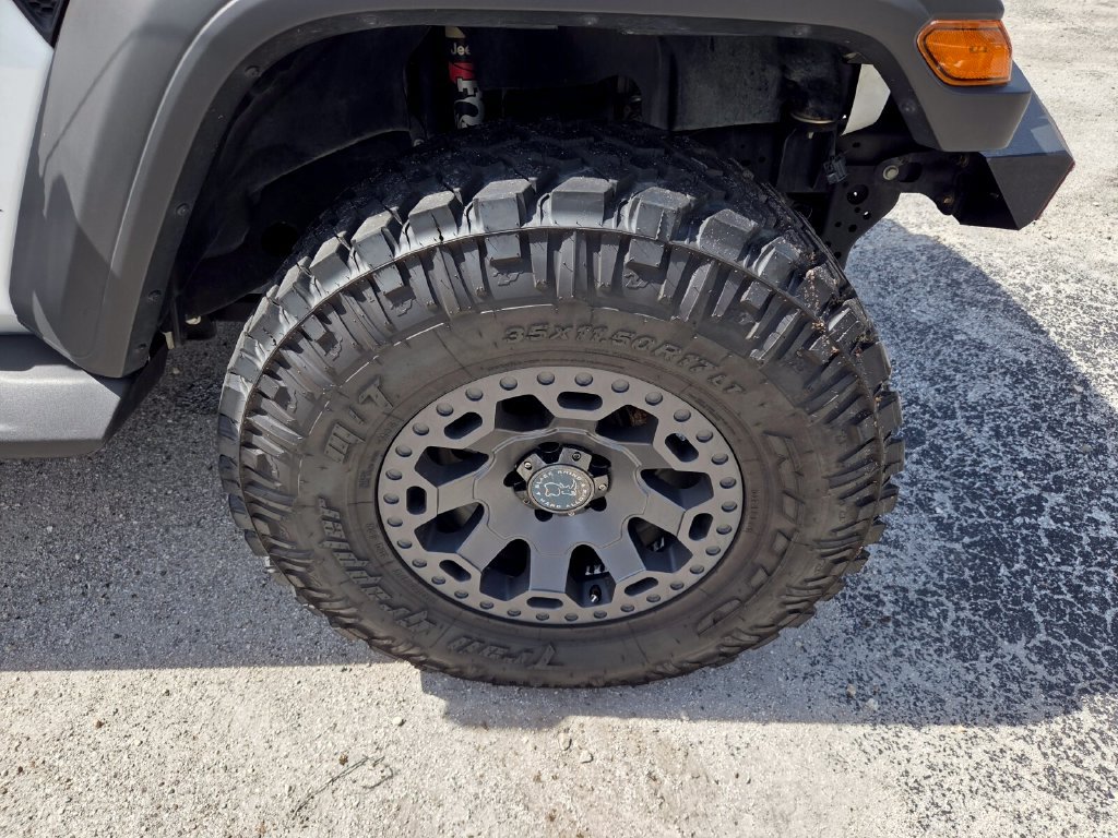 Used 2021 Jeep Gladiator Sport AWD/4WD image 18