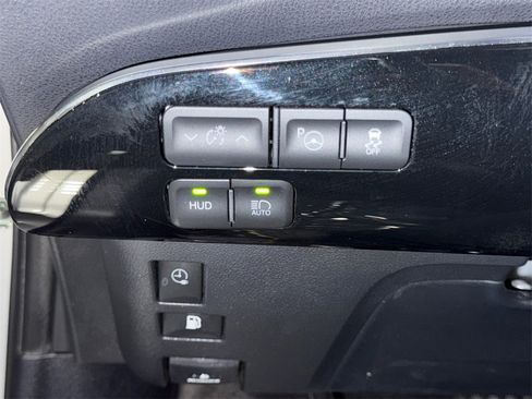 Used 2018 Toyota Prius Prime Advanced image 18