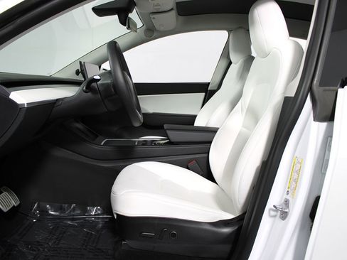 Used 2022 Tesla Model Y Performance image 19