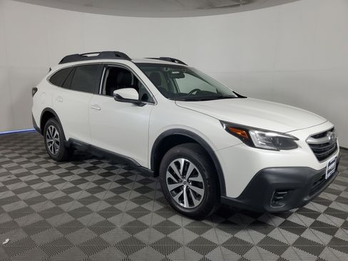Used 2020 Subaru Outback Premium image 2
