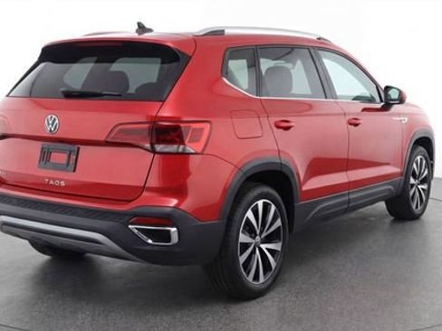 Used 2022 Volkswagen Taos SE image 13
