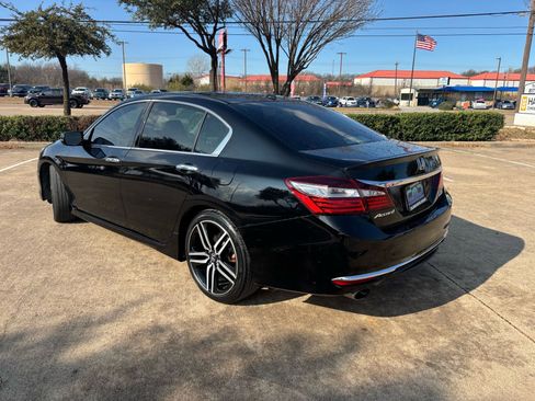 Used 2016 Honda Accord Touring image 8