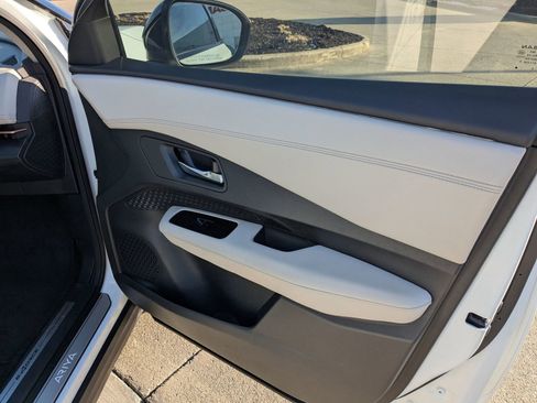 Used 2023 Nissan Ariya AWD image 33