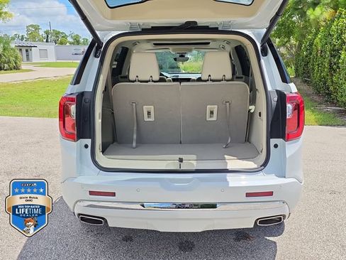 Certified 2023 GMC Acadia Denali w/ Denali Technology Package FWD image 5