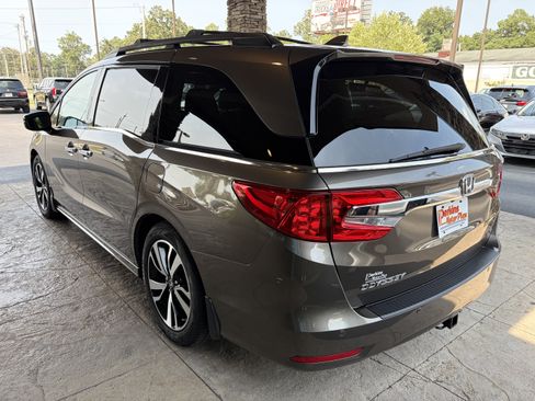 Used 2018 Honda Odyssey Elite image 8