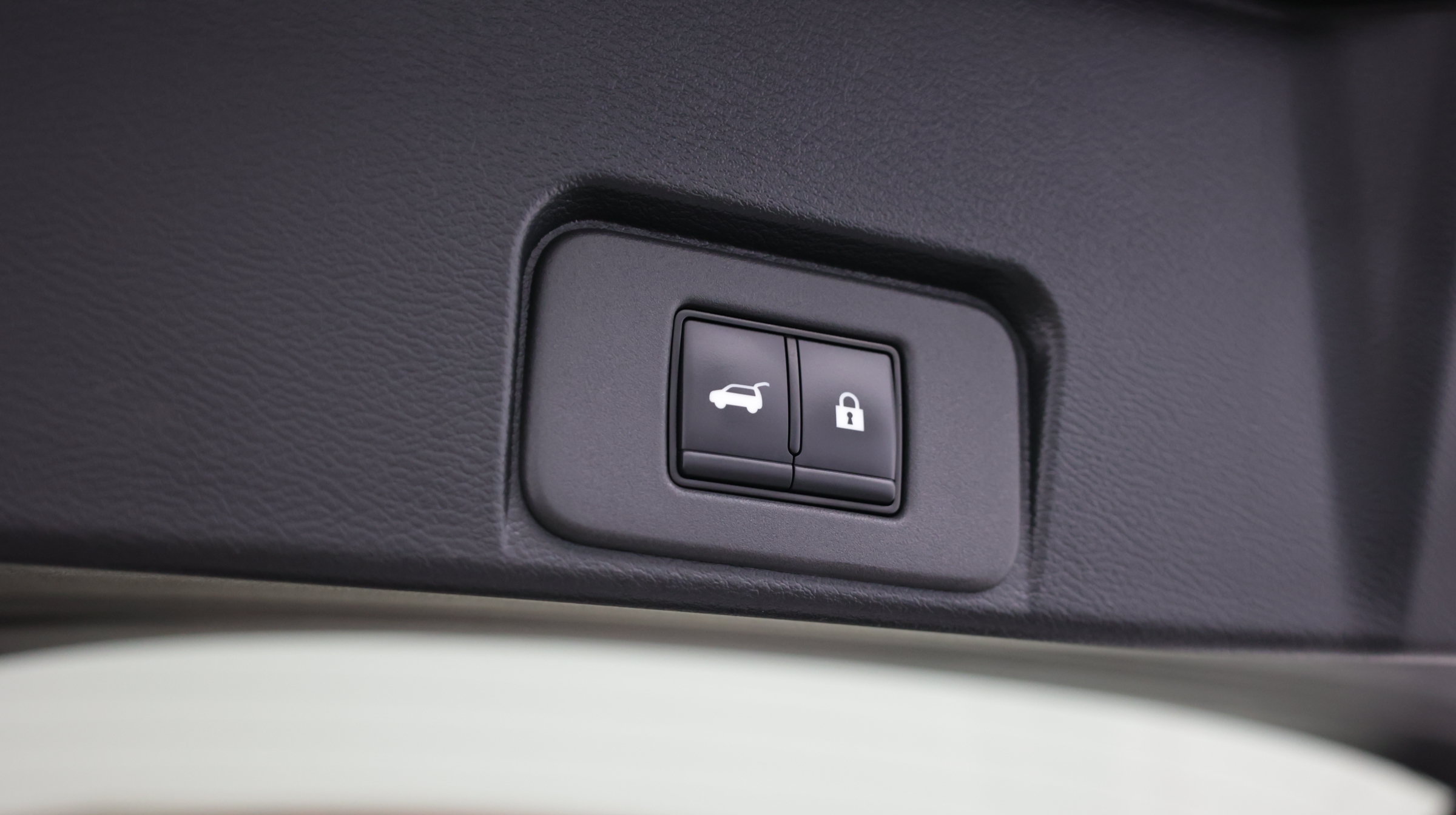 Used 2025 Nissan Rogue SV FWD image 33