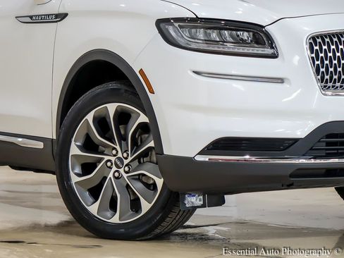 Used 2022 Lincoln Nautilus Reserve w/ Class II Trailer Tow Package AWD/4WD image 3