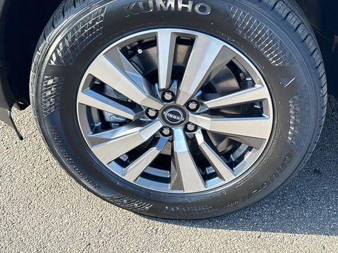 New 2026 Nissan Pathfinder SL image 9