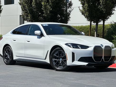 Used 2025 BMW i4 eDrive40 image 2