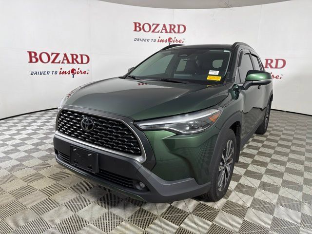 Used 2024 Toyota Corolla Cross XLE w/ Convenience Package AWD/4WD image 4