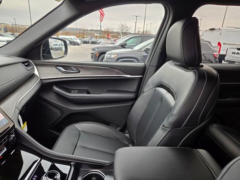 New 2025 Jeep Grand Cherokee Limited image 25