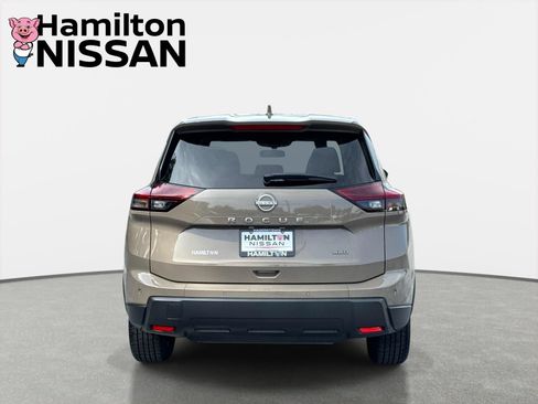 Used 2025 Nissan Rogue SV AWD/4WD image 3