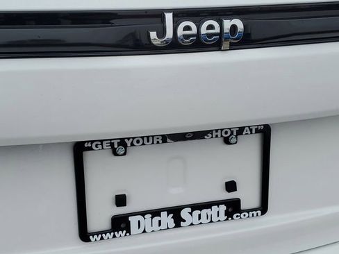 Used 2023 Jeep Grand Cherokee Limited image 7