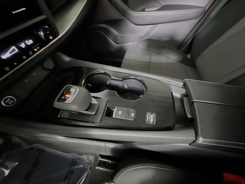 Used 2023 Nissan Rogue SV image 25