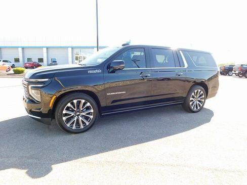 New 2025 Chevrolet Suburban High Country image 7