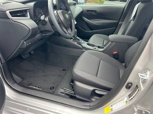 Used 2025 Toyota Corolla LE image 9