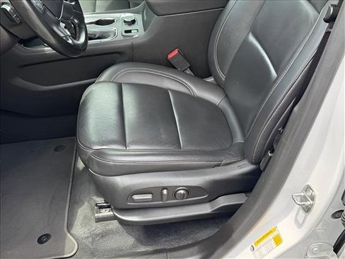 Used 2023 Chevrolet Traverse LT FWD image 6