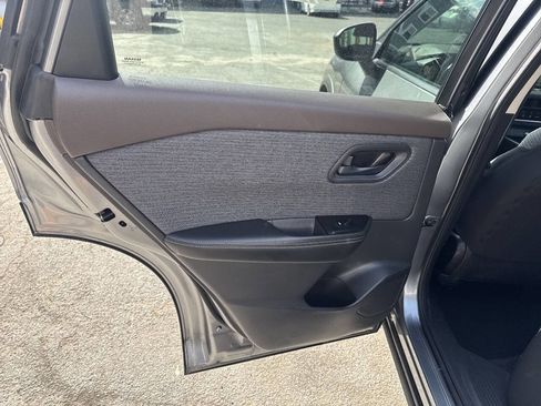 Used 2021 Nissan Rogue S AWD/4WD image 12