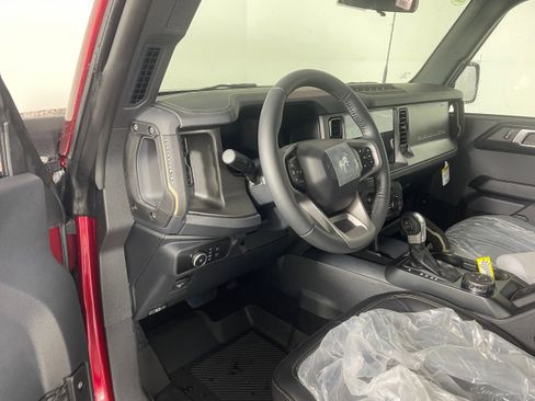 New 2025 Ford Bronco Badlands w/ Sasquatch Package AWD/4WD image 2