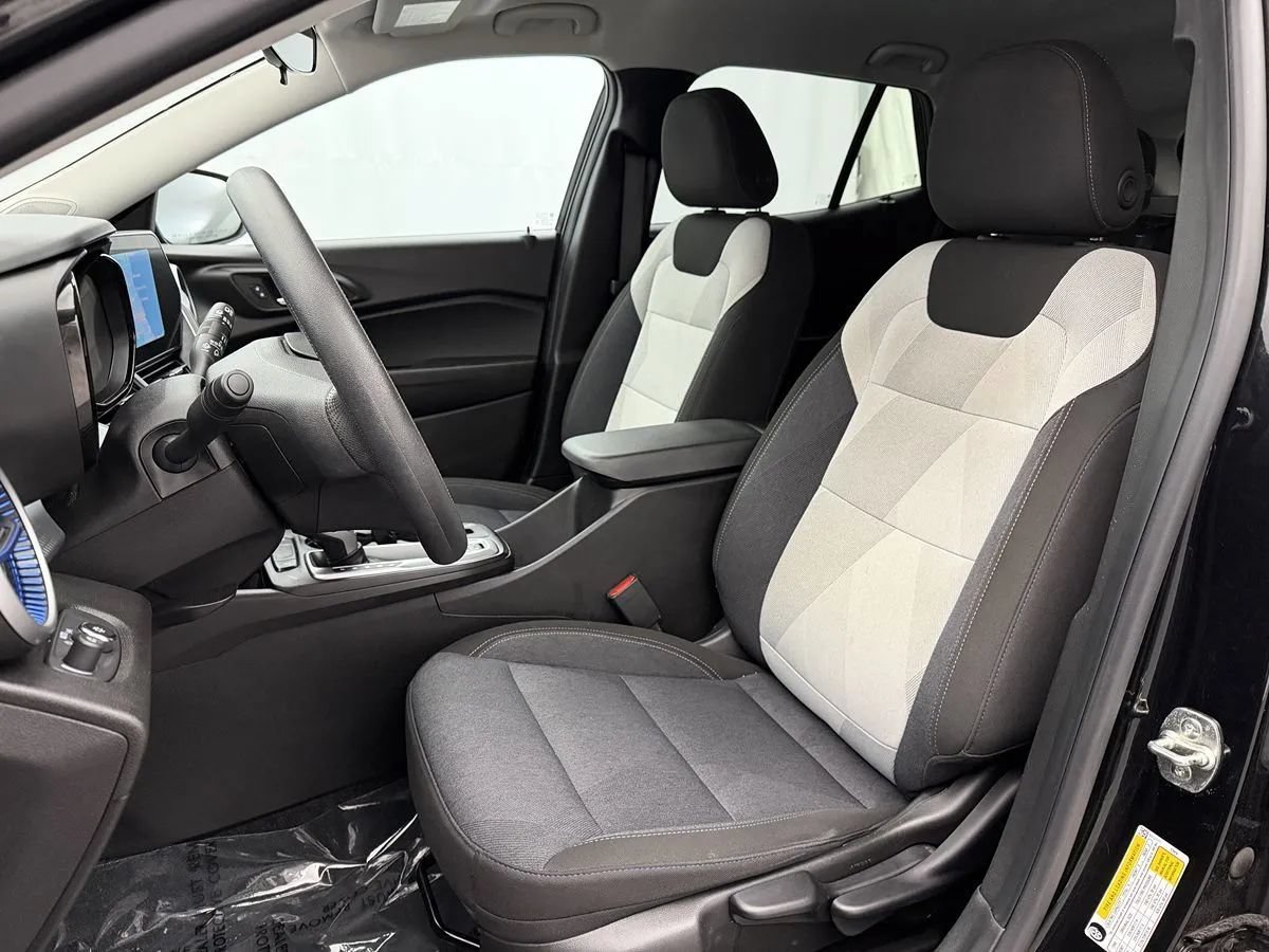 Used 2024 Chevrolet Trax LS FWD image 8