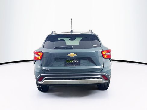 Used 2025 Chevrolet Trax LT FWD image 7