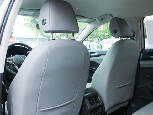 Used 2024 Volkswagen Taos SE FWD image 33