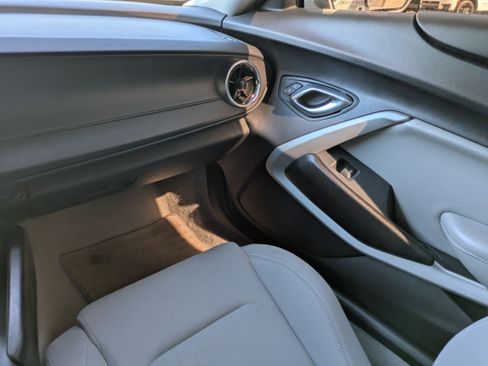 Used 2023 Chevrolet Camaro LT image 9