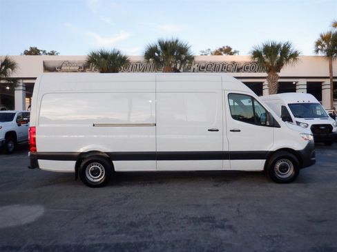 Used 2021 Freightliner Sprinter 2500 image 1