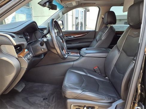 Used 2020 Cadillac Escalade Premium Luxury image 15
