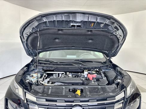 Used 2024 Nissan Rogue S AWD/4WD image 17