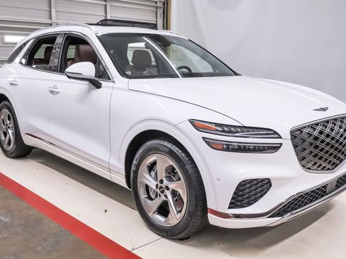 Certified 2026 Genesis GV70 2.5T Advanced AWD/4WD image 5