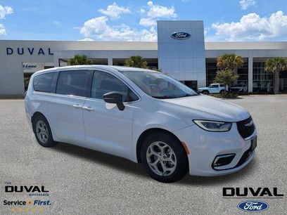 Used 2024 Chrysler Pacifica Limited