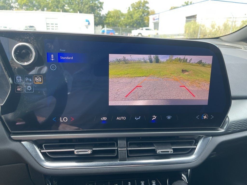 Used 2025 Chevrolet Equinox EV LT FWD image 15