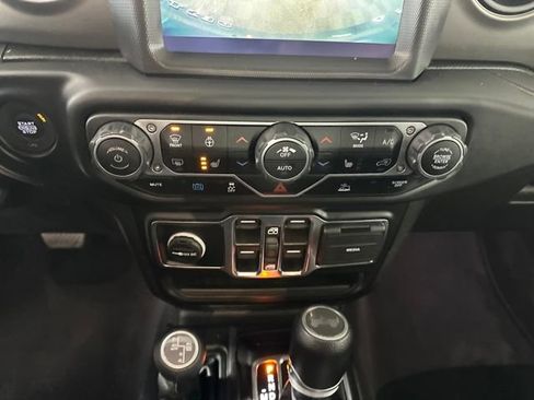 Used 2023 Jeep Wrangler Unlimited w/ Cold Weather Group image 23