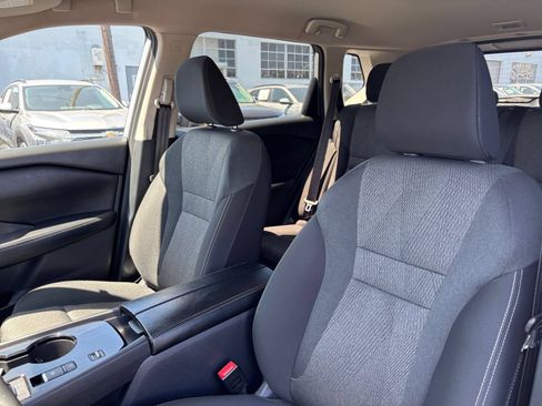 Used 2025 Nissan Rogue SV FWD image 29