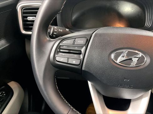 Used 2023 Hyundai Venue SEL image 23
