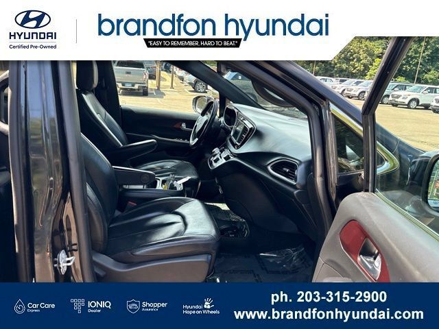 Used 2020 Chrysler Pacifica Touring-L FWD image 25