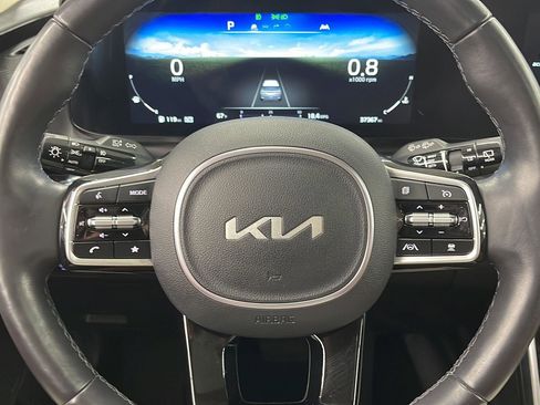 Used 2024 Kia Carnival SX Prestige image 5