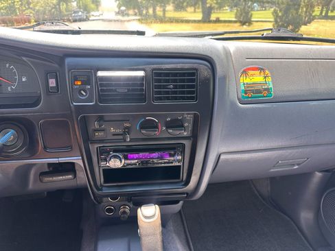 Used 1999 Toyota Tacoma 4x4 Xtracab image 20