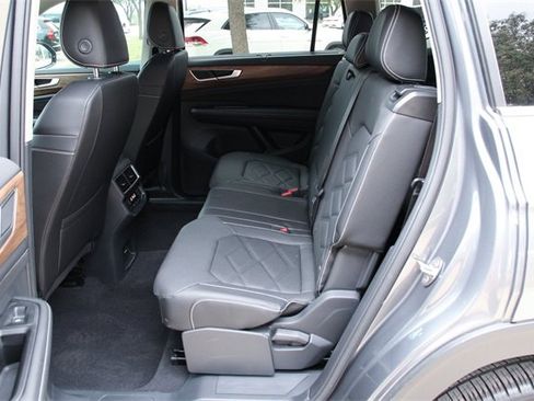 Certified 2025 Volkswagen Atlas SE image 37