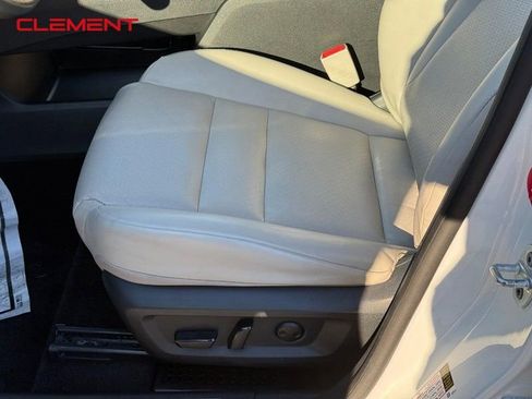 Used 2023 Nissan Rogue SV w/ SV Premium Package image 20