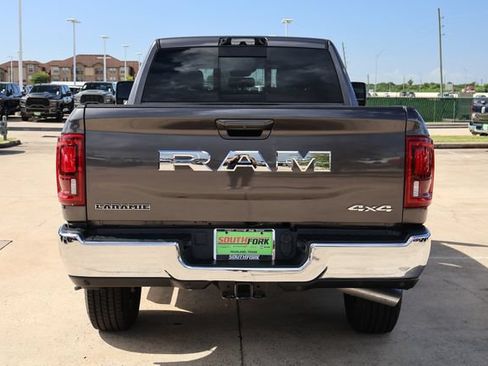 Used 2025 RAM 2500 Laramie AWD/4WD image 5