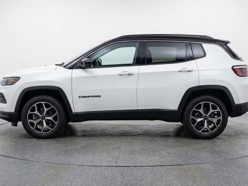 Used 2025 Jeep Compass Limited image 3
