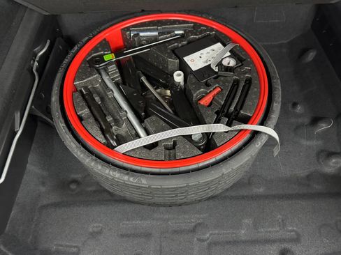 Used 2019 Porsche Cayenne Sport Utility 4D image 40