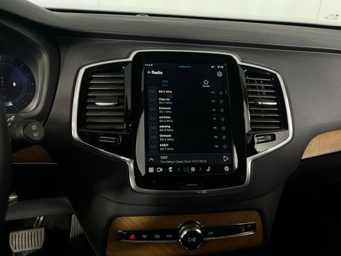 Used 2025 Volvo XC90 B6 Plus image 19