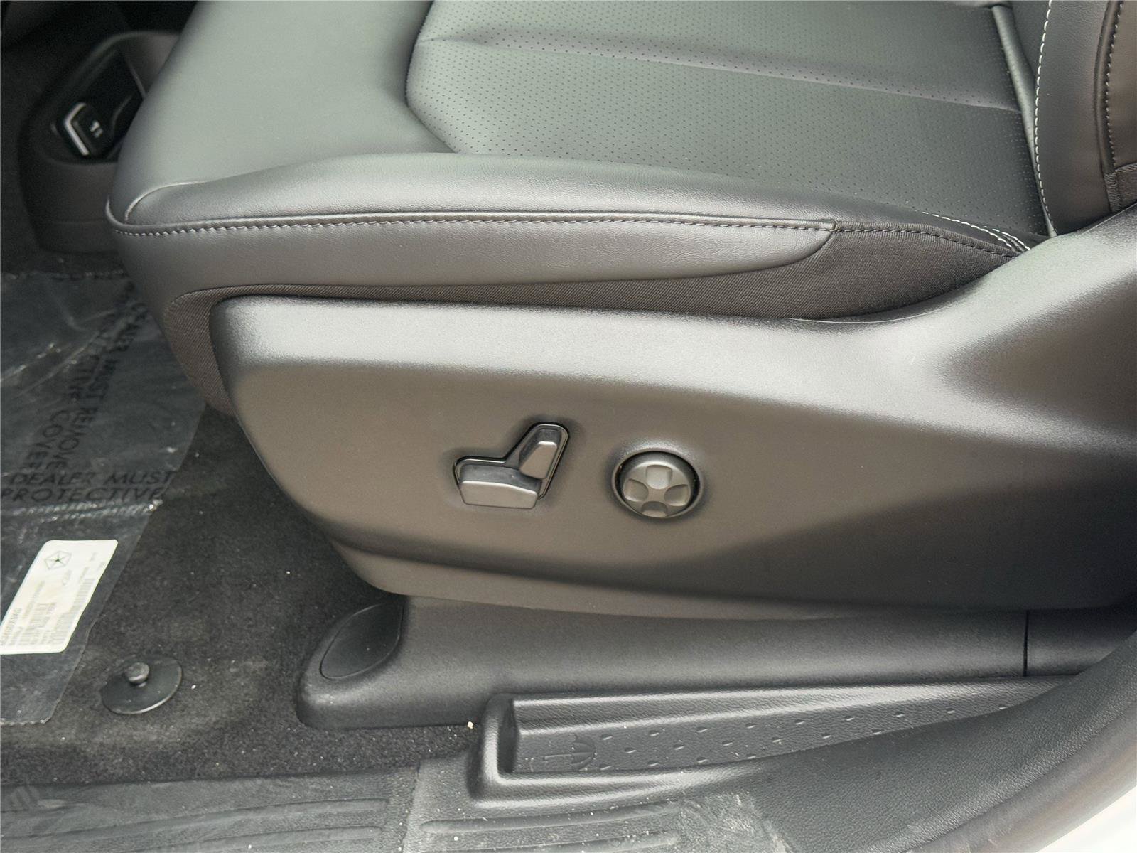 New 2026 Chrysler Pacifica Select w/ S Appearance Package FWD image 13