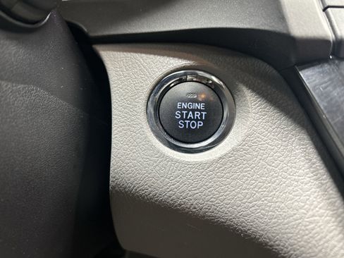 Used 2018 Toyota Sienna XLE Premium image 18